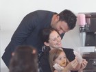 Momento fofo: Ben Affleck e Jennifer Garner fazem bolo com a filha