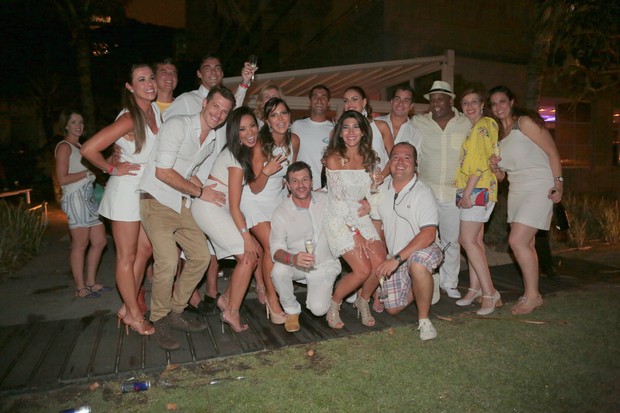 Carol Sampaio com famosos no réveillon do ano passado em hotel carioca (Foto: Divulgação)
