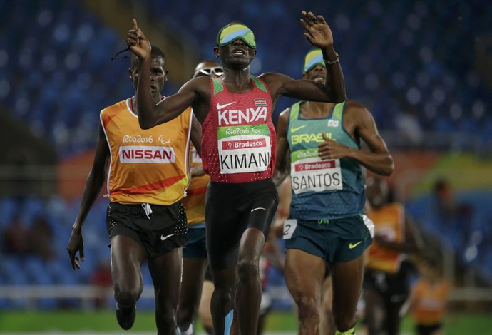 Descrição da imagem: Kimani supera brasileiro e fica com o ouro nos 1.500m (Foto: REUTERS/Ricardo Moraes) Descrição da imagem: Kimani supera brasileiro e fica com o ouro nos 1.500m (Foto: REUTERS/Ricardo Moraes)