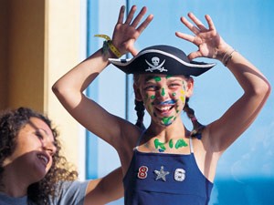 Menina fantasiada em cruzeiro de carnaval da MSC Cruzeiros (Foto: Divulgação)