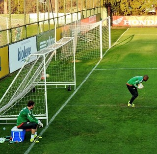 Cuca volta a ter Dracena e Leandro Pereira em campo e Jailson treina firme