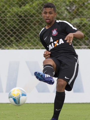 Zagueiro tem crise de asma e fica  dez dias sem treinar no Corinthians