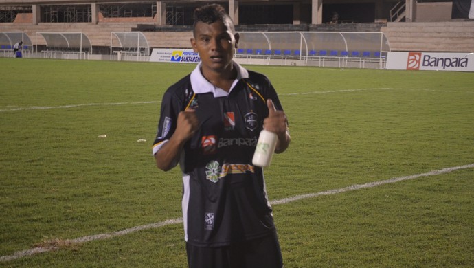 Meia Samuel foi emprestado ao São Francisco pelo Desportiva em parceria firmada entre os clubes (Foto: Dominique Cavaleiro/GloboEsporte.com)