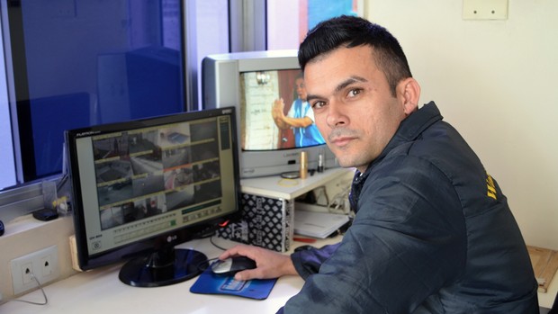 O porteiro Edclaudo Monteiro, de São José dos Campos, autor do rap do Neymar (Foto: Danilo Sardinha/Globoesporte.com)