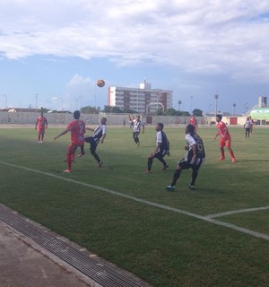 Santos-AP e Rio Branco-AC disputam liderança do grupo A1 da Série D, no estádio Zerão, em Macapá (Foto: Jonhwene Silva/GE-AP)