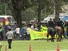 PM usa spray de pimenta no Planalto para separar grupos pró e anti-Dilma