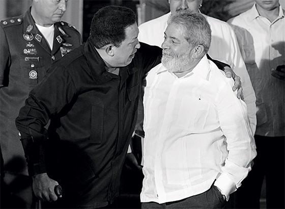 AMIZADE LUCRATIVA Lula e Chávez em Caracas. O MP pediu ao BNDES dados sobre empréstimo  à Venezuela (Foto: Jorge Silva/Reuters)