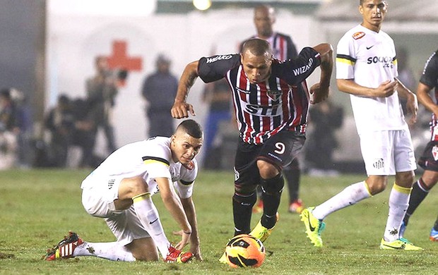 Luis Fabiano jogo Santos contra São Paulo (Foto: Rubens Chiri / saopaulofc.net)