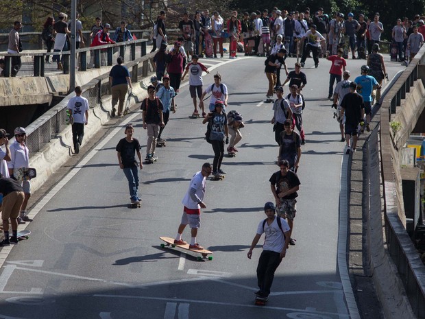 Skatistas durante a edição do "Go Skate Day". no centro da cidade de São Paulo, SP, neste sábado (26) (Foto: Uriel Punk/Futura Press/Estadão Conteúdo)