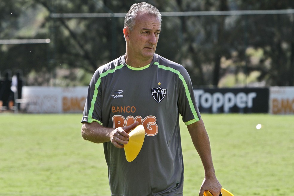 Dorival comanda treino do Galo, primeiro clube grande que livrou da queda (Foto: Bruno Cantini/Atlético-MG)