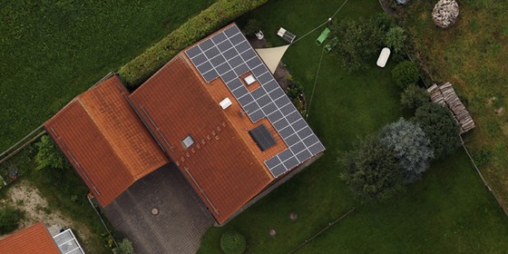 Painel solar no telhado (Foto: Divulgação )
