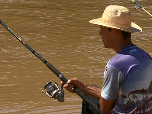 Proibição da pesca gerou polêmica em Pirassununga (Foto: Reginaldo dos Santos/EPTV) Proibição da pesca gerou polêmica em Pirassununga (Foto: Reginaldo dos Santos/EPTV)