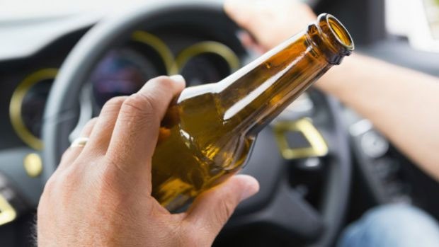  No Brasil, uma lei que vigora desde janeiro de 2013 acabou com a tolerância de álcool permitida a motoristas  (Foto: Thinkstock)