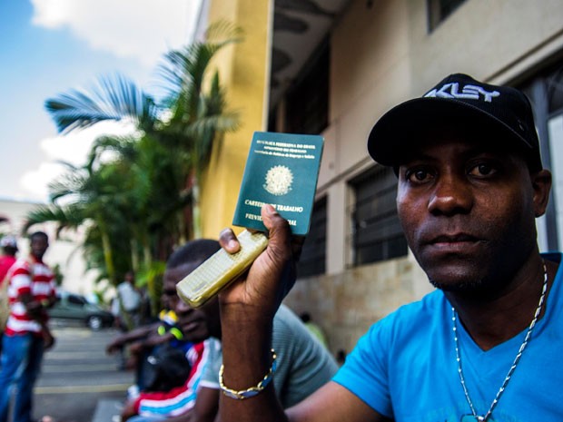Imigrantes haitianos que chegaram em São Paulo procuram emprego (Foto: Cris Faga/Fox Press Photo/Estadão Conteúdo  )