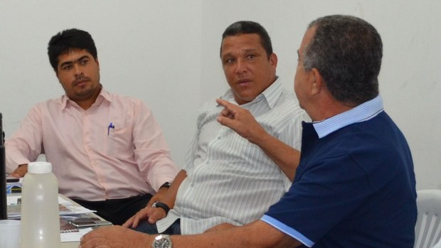 Givanildo Sales se reuniu com conselheiros do Sergipe (Foto: João Áquila, GLOBOESPORTE.COM)