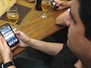 Aplicativo Tippz, desenvolvido por startup de Goiás, ajuda a dividir contas em bar (Foto: Luísa Gomes/G1)