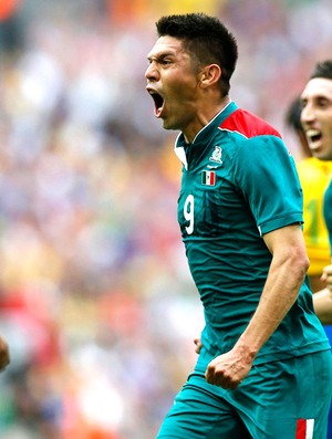 Oribe Peralta comemora segundo gol do México contra o Brasil final (Foto: Reuters)