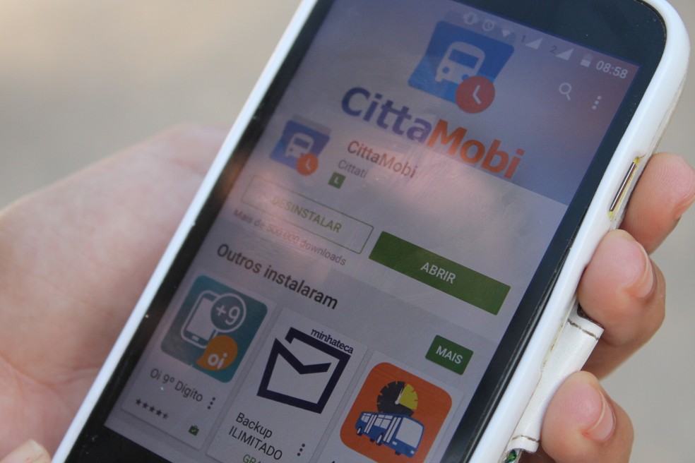 Aplicativo Cittamobi transmite em tempo real a localização dos ônibus  (Foto: Emerson Rocha/ Globo Esporte.com)