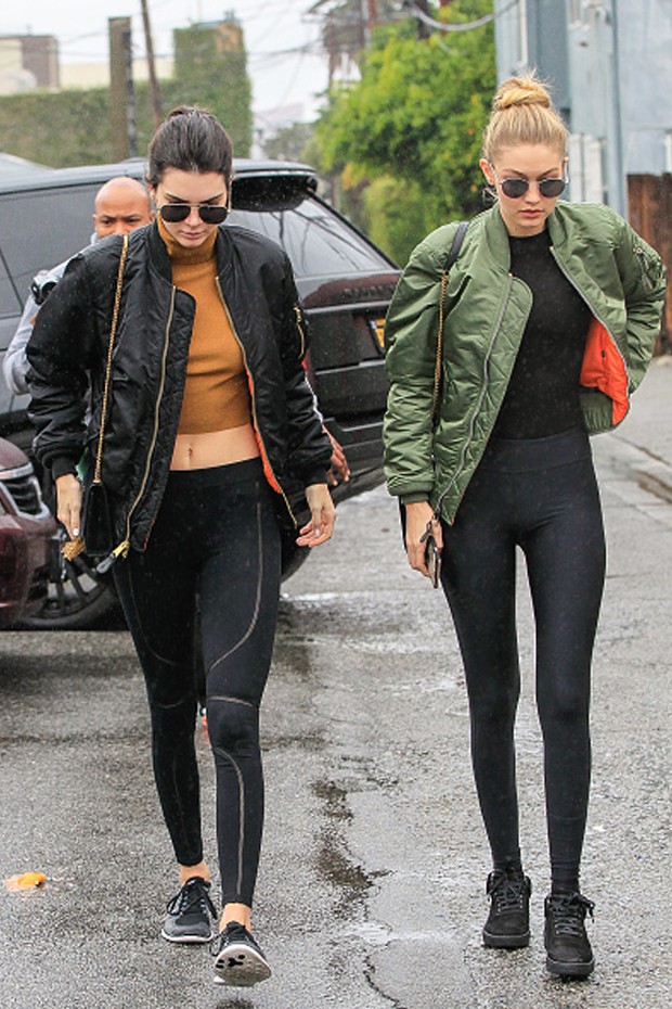 Como usar leggings fora da academia segundo Kendall Jenner, Gigi e Bella  Hadid - Vogue
