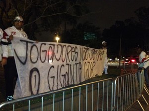 Protestos torcida são-paulinos São Paulo x Vitória (Foto: Sergio Gandolphi)