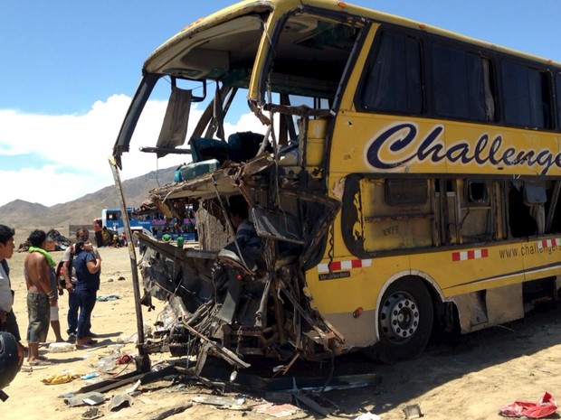 acidente ônibus caminhão Peru  (Foto: Reuters)