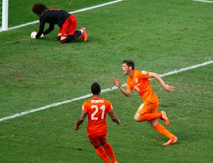 Huntelaar Holanda gol México Arena Castelão (Foto: Agência Reuters)