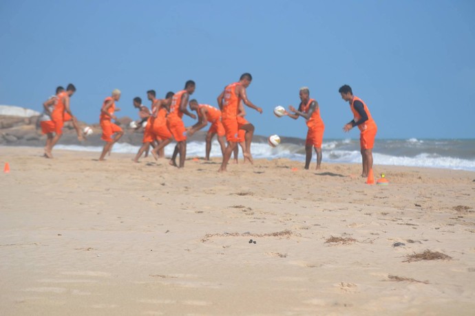 Parnahyba treina na praia (Foto: Didupaparazzo ) Parnahyba treina na praia (Foto: Didupaparazzo )