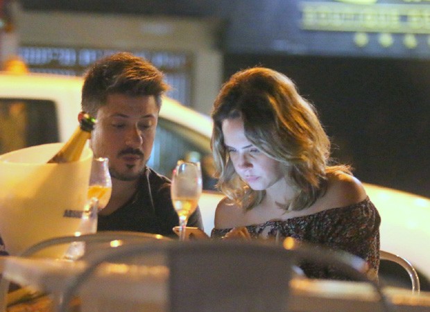 Ana Paula Renault Tem Jantar Rom 226 Ntico Com Novo Namorado