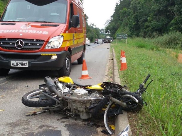 G Motociclista Morre Ao Bater De Frente Em Carreta Na Br No Vale Not Cias Em Santa