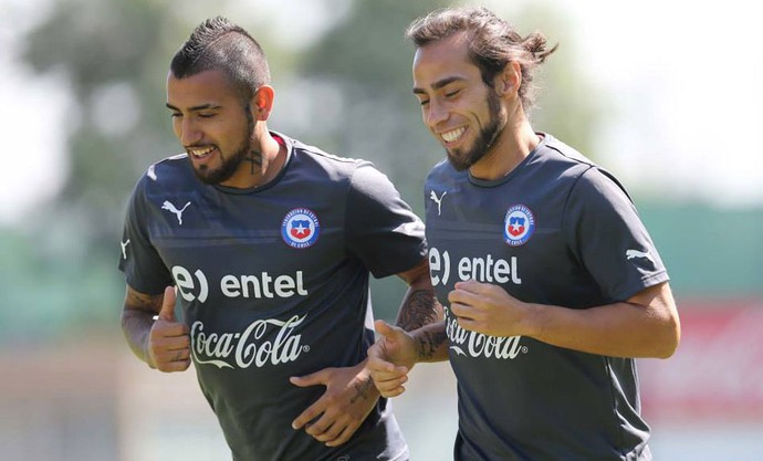 Técnico do Chile elogia Valdivia e dá esperanças de liberação antecipada