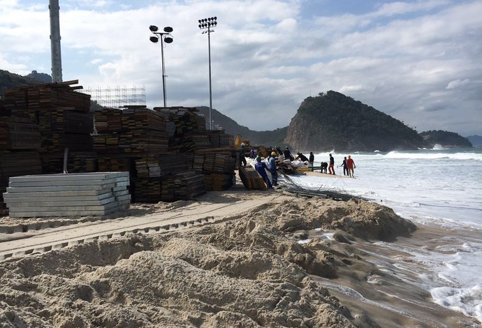 Obra Arena vôlei de praia embargada ressaca copacabana rio 2016 (Foto: Amanda Kestelman)