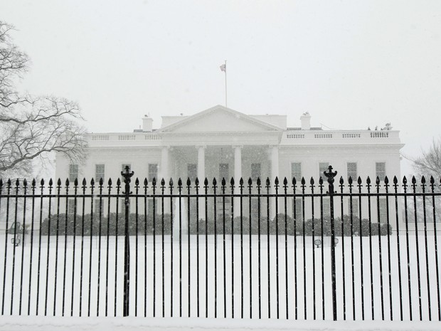 Casa Branca é tomada pela neve (Foto: Yuri Gripas/Reuters)