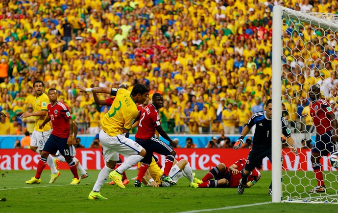 Thiago Silva brasil gol Colômbia Arena Castelão (Foto: Agência Reuters)