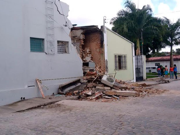 Moradores relataram quatro exploses durante a madrugada (Foto: Genebaldo Santos/Berimbau Notcias)