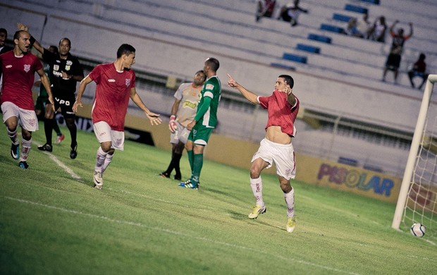 Nivaldo abriu o placar para o Sergipe (Foto: Fillipe Araújo/FSF)