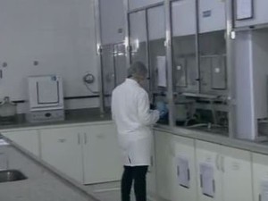 Laboratório que vai produzir a fosfoetanolamina em Cravinhos (Foto: Reprodução/ EPTV)