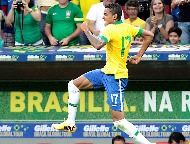 Luiz Gustavo gol Brasil Austrália (Foto: Jorge William / Ag. O Globo)