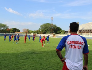 Barras - Danilo Queiroz - Treino  (Foto: Josiel Martins/GLOBOESPORTE.COM)