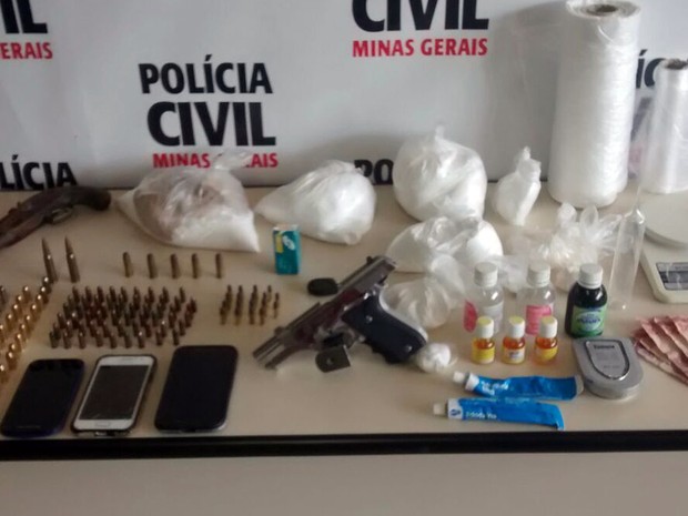 Jovem foi detido por tráfico de drogas em Juiz de Fora (Foto: Polícia Civil/Divulgação)