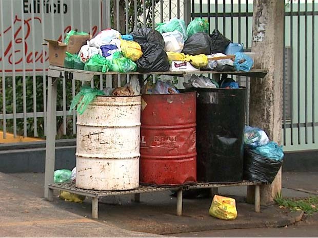 G1 Sem Coleta Lixo Fica Acumulado E Incomoda Moradores Em Ribeirão Notícias Em Ribeirão E