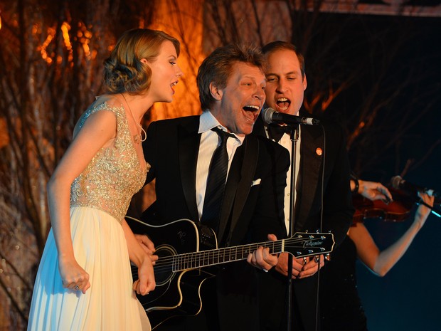 Taylor Swift e Jon Bon Jovi cantam com o Príncipe William em baile de gala em Londres, na Inglaterra (Foto: Bennett Raglin/ Getty Images/ AFP)
