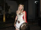 Bruna Santana usa fantasia sexy em festa de Dia das Bruxas