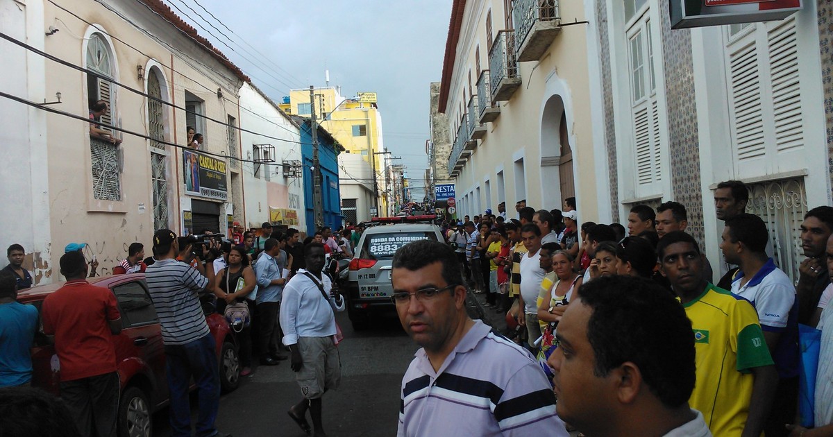 G1 Trio faz reféns durante assalto a uma loja no centro de São Luís