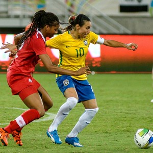 Marta Brasil x Canadá (Foto: Vlademir Alexandre/Allsports)