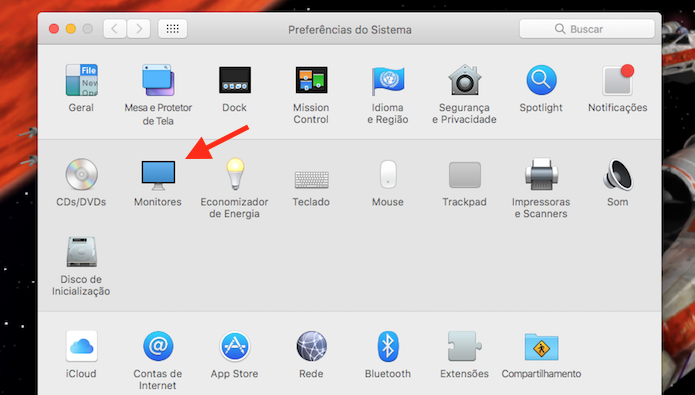 Caminho para acessar as configurações para monitores no Mac OS (Foto: Reprodução/Marvin Costa)