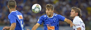 Cruzeiro empata com o Defensor e se complica (Douglas Magno/AFP)