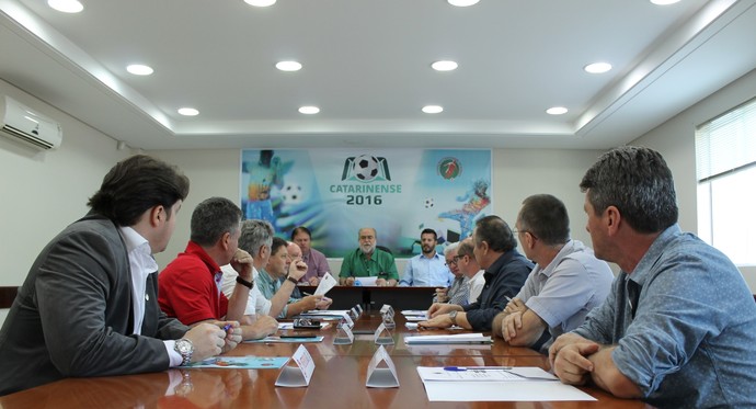 Federação Catarinense de Futebol reunião (Foto: www.fcf.com.br/)
