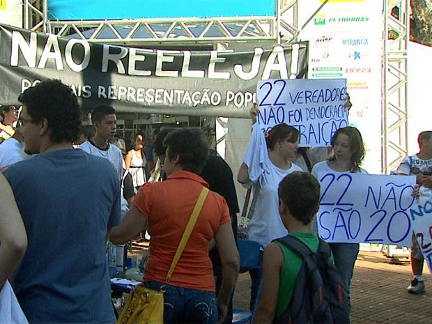 Movimento do Panelaço faz campanha "Não reeleja" em Ribeirão Preto, SP (Foto: Reprodução EPTV)
