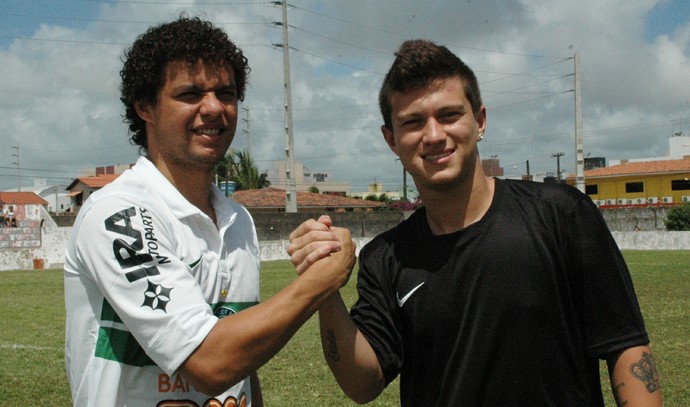 otávio, victor ferraz, meia do internacional, lateral-direito do coritiba,  (Foto: Lucas Barros / GloboEsporte.com/pb)