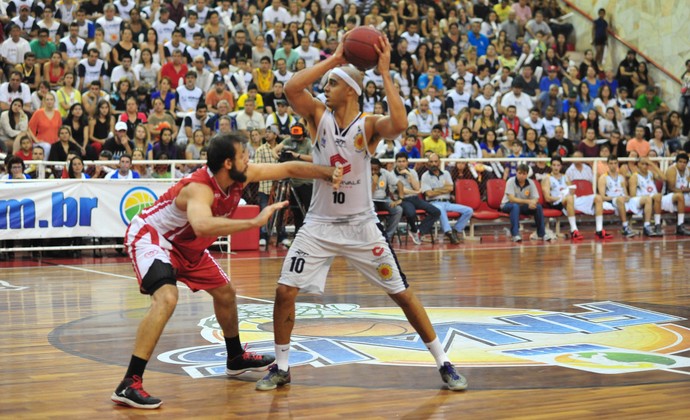 Jefferson São José Basquete x Paulistano (Foto: Claudio Capucho/ Divulgação PMSJC)